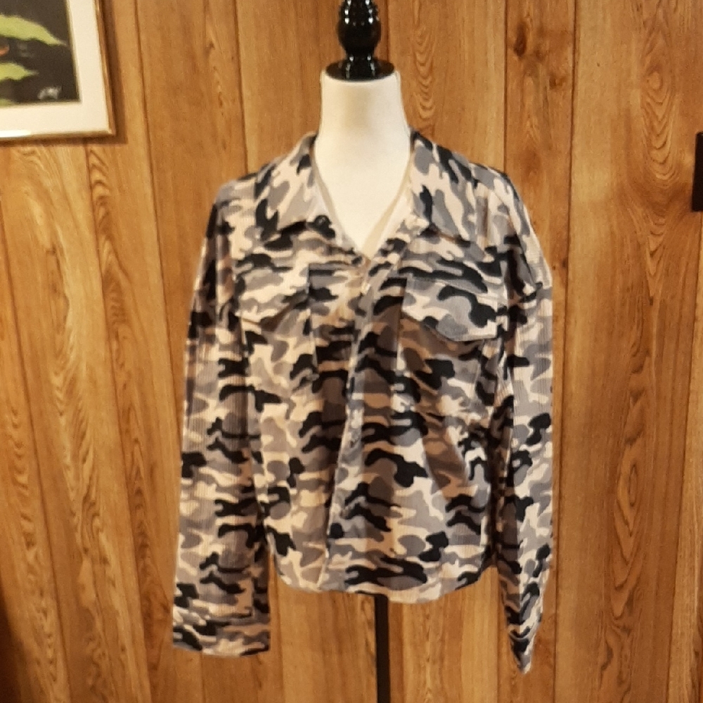 🥀🍓NWT Savanna Jane Camo Button-Up Jacket (L)🥀
